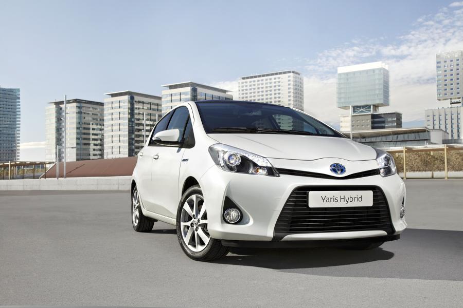  Toyota Yaris Hybrid 2012 года  (фото 30 из 35)